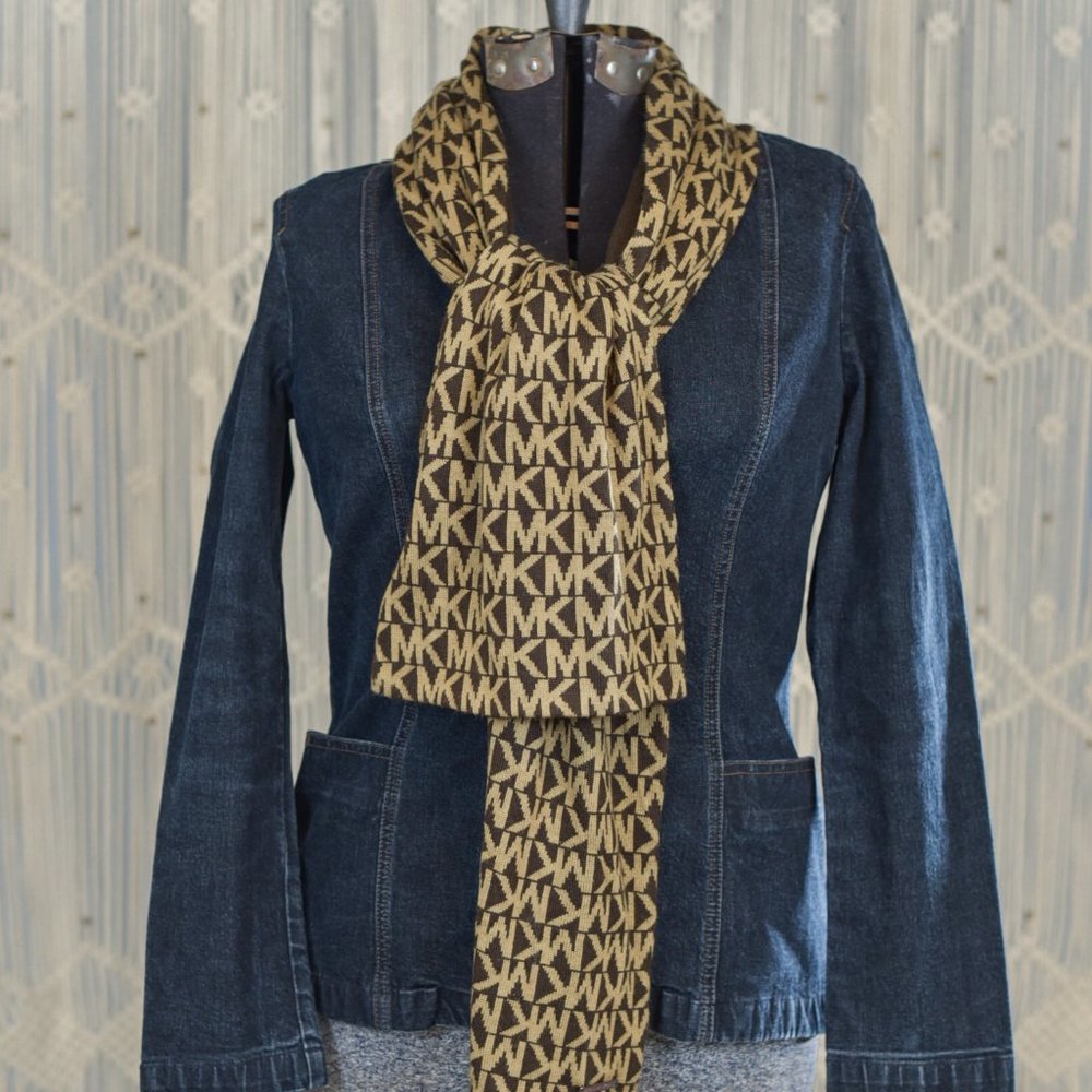 MICHAEL KORS BROWN & TAN SIGNATURE KNIT SCARF